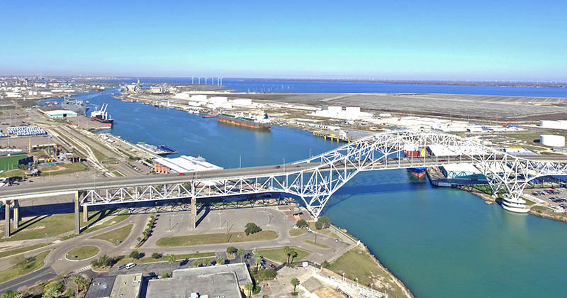 Canal de navegación y puente del puerto de Corpus Christi